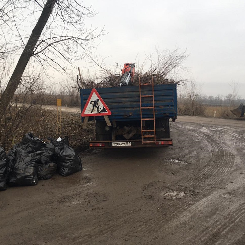 Геннадий Павлятенко проконтролировал ход ликвидации свалочных очагов на южном въезде в Батайск