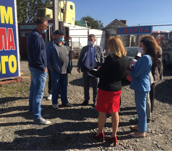 На выездном совещании обсудили вопросы работы объектов придорожного сервиса