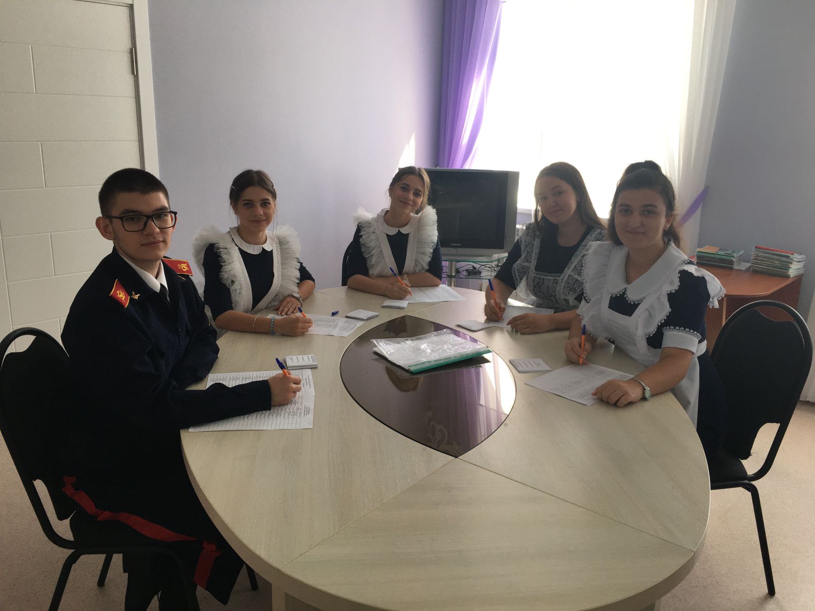 В батайских школах выбрали лидеров ученического самоуправления