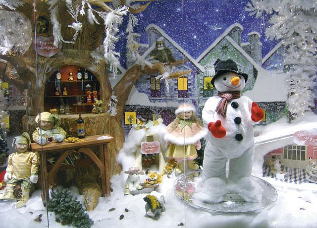 Предпринимателей Батайска приглашают принять участие в новогоднем конкурсе на лучшую витрину магазина