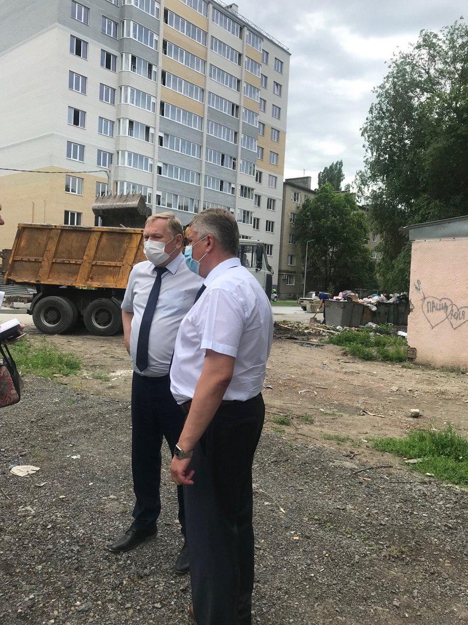 Глава Администрации проверил строительство проблемного дома