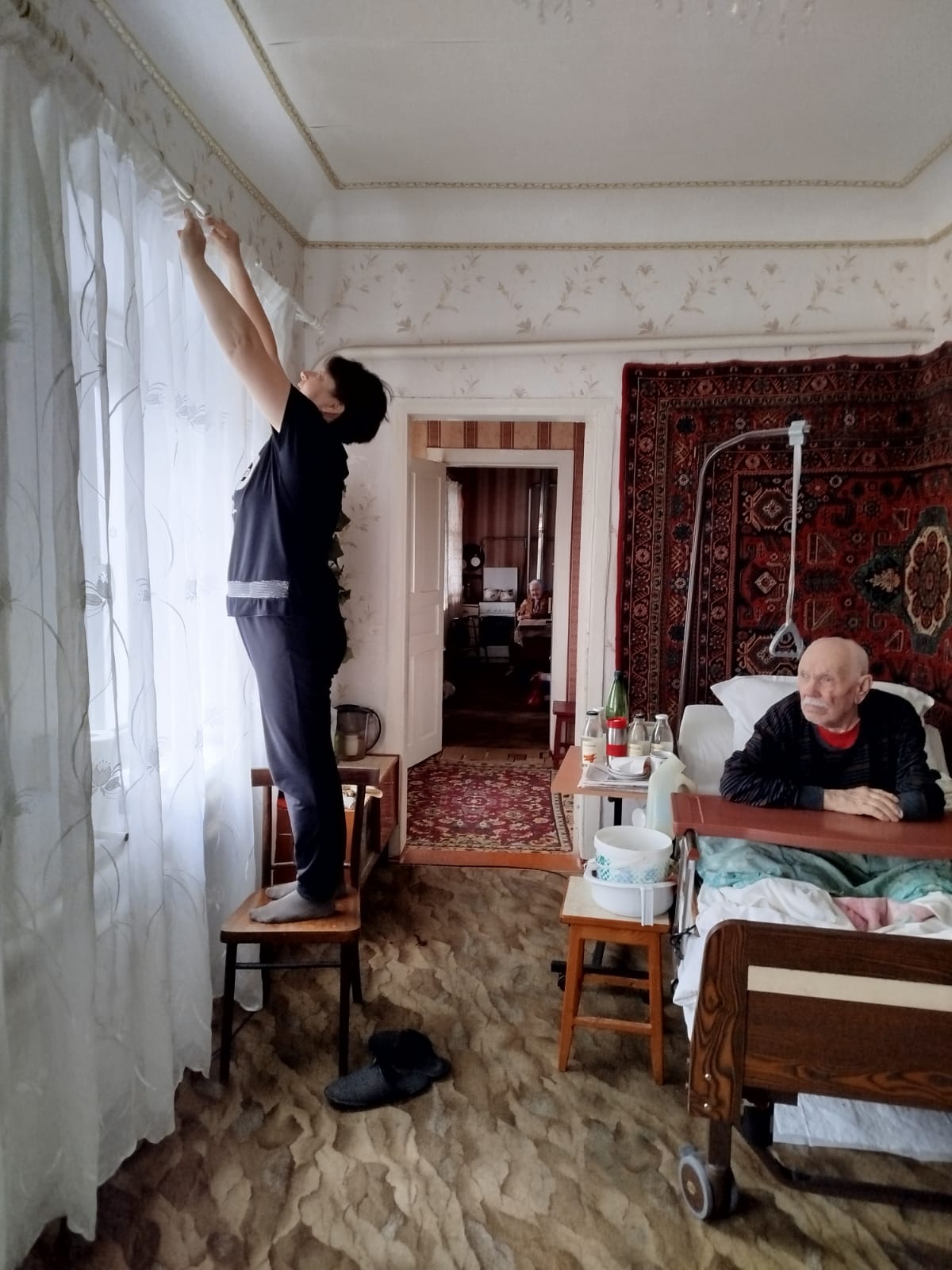 Центр социального обслуживания населения Батайска ведет активную работу с участниками ВОВ