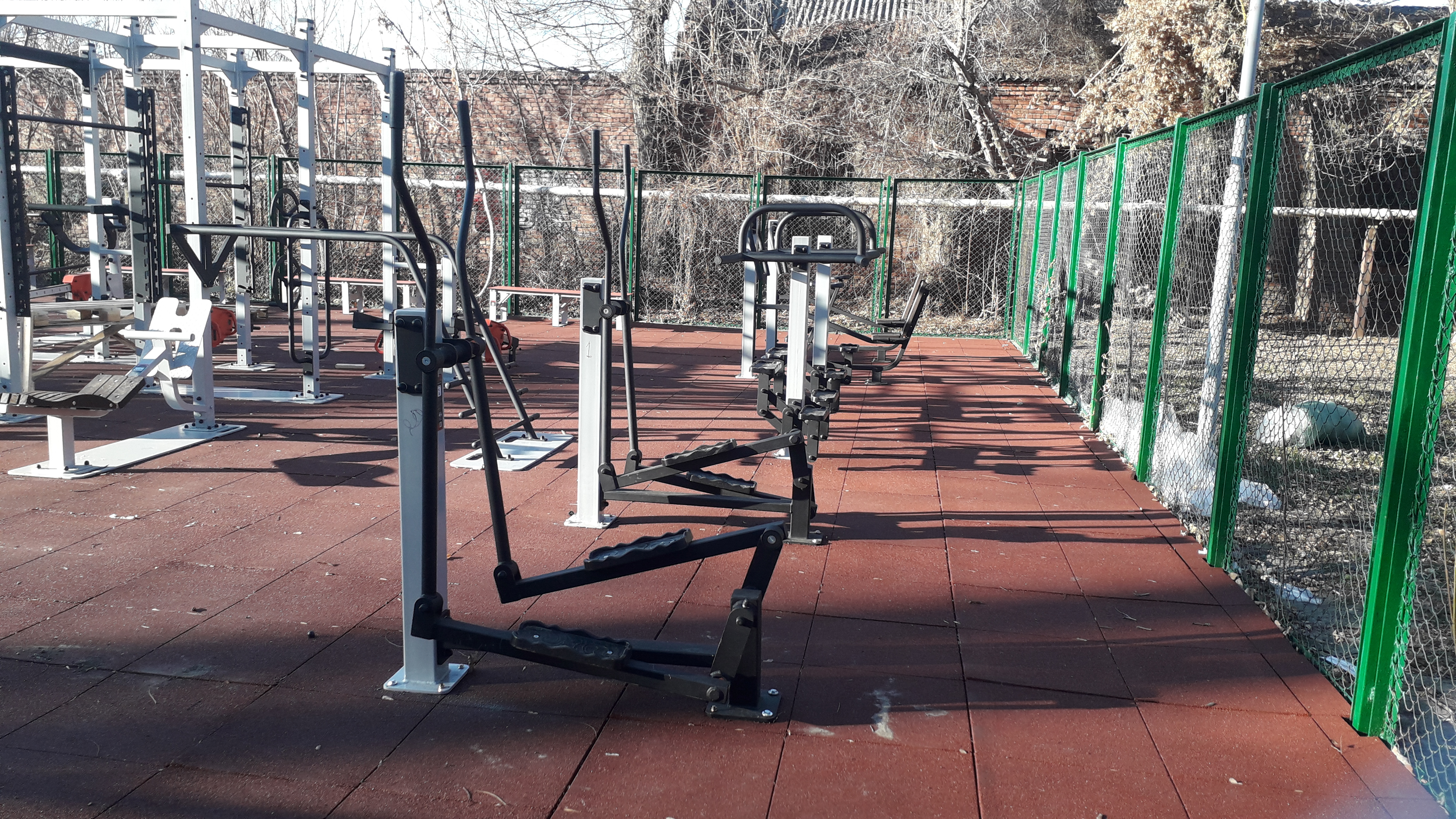 На территории парка имени В.Ленина в декабре откроется оборудованная спортплощадка 