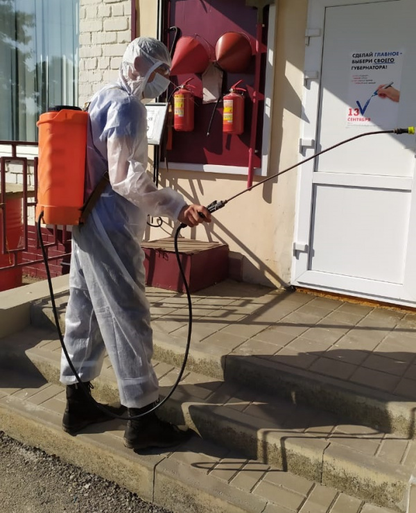 В Батайске провели дезинфекцию помещений всех 52 избирательных участков