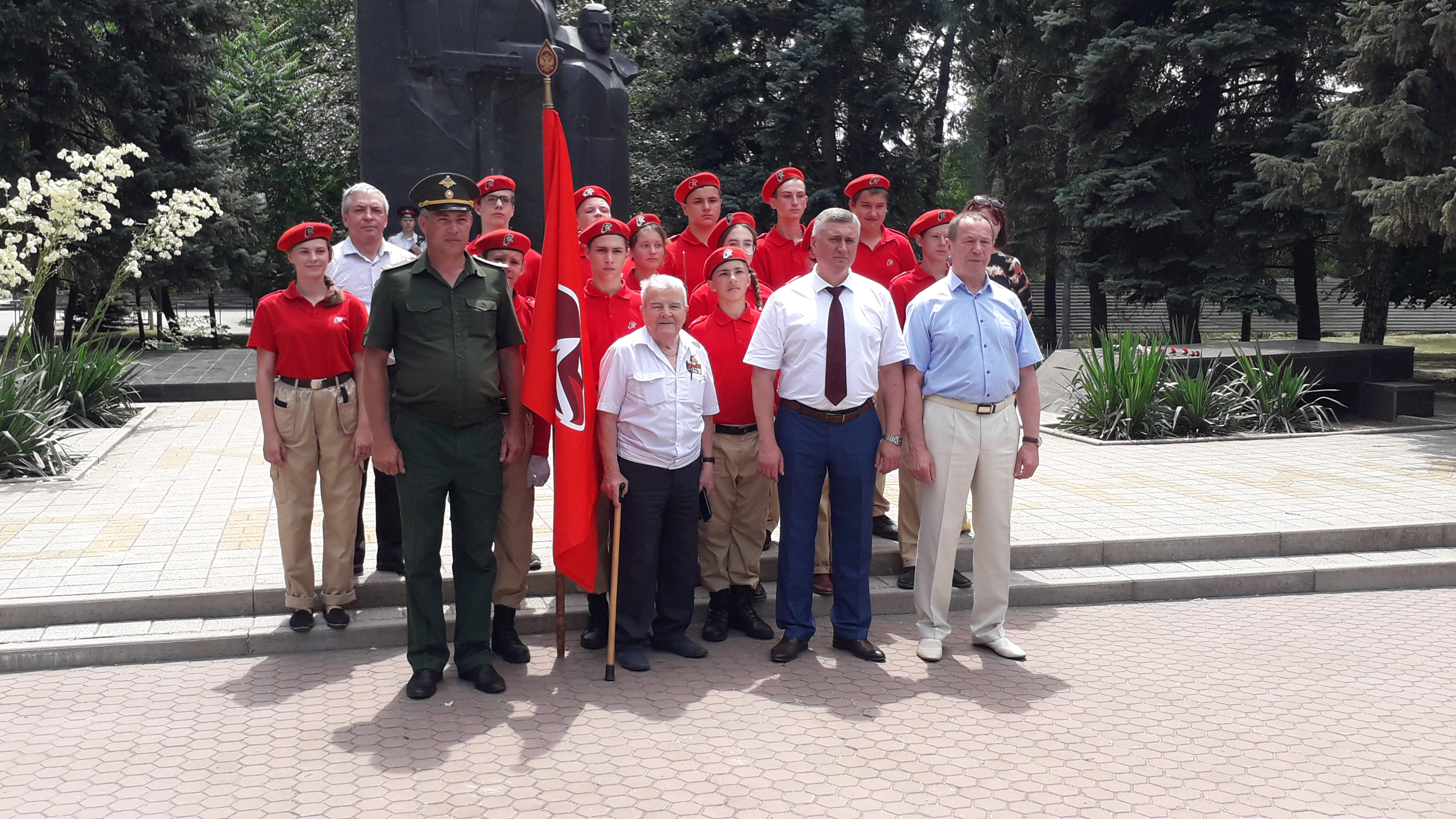 В Батайске прошла всероссийская акция «Горсть памяти»