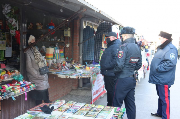 В Батайске продолжается контроль масочного режима