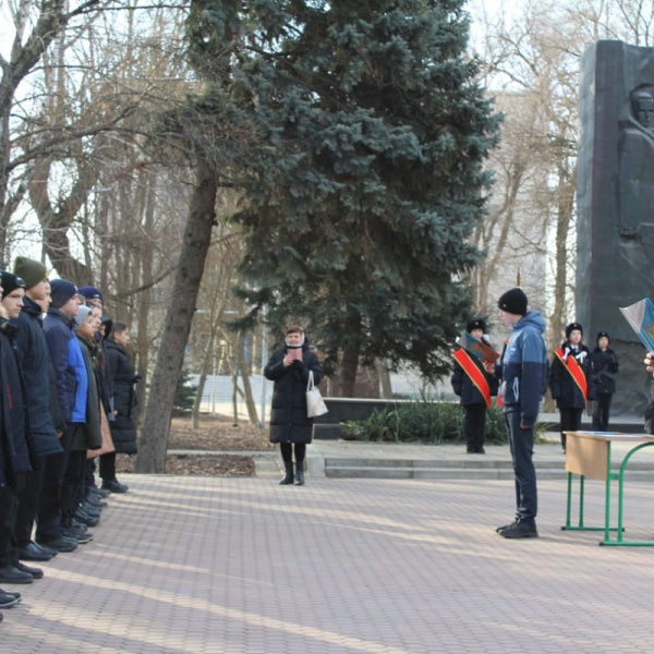 Памяти павших будьте достойны.