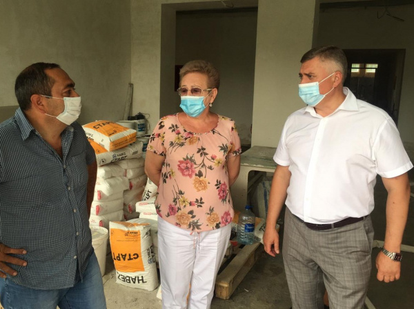 Глава Администрации города Батайска Геннадий Павлятенко оценил ход работ по капитальному ремонту школ и детских садов города