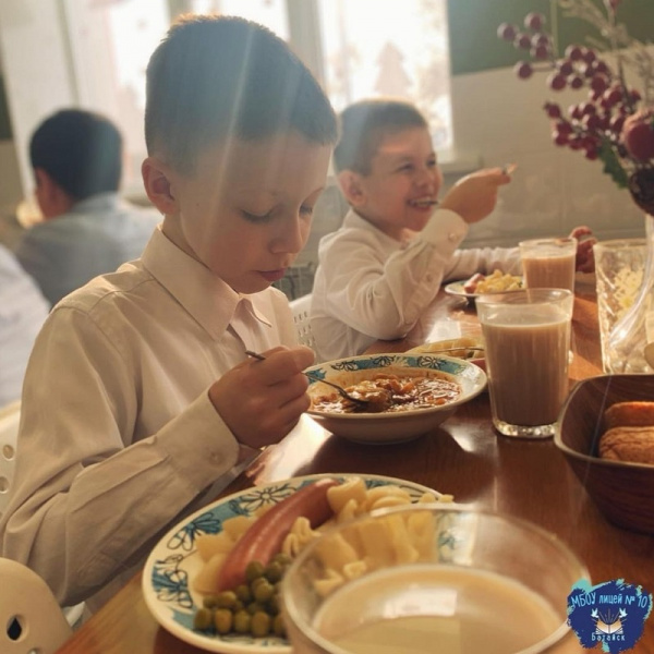 Все учащиеся начальных классов Батайска получают бесплатное горячее питание