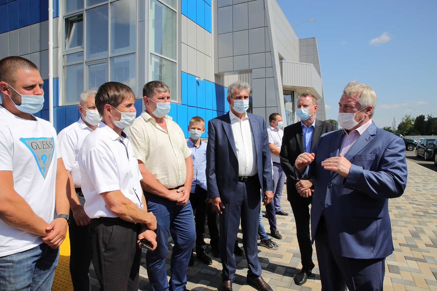 Василий Голубев поручил дать старт опросу жителей для отбора проектов для благоустройства