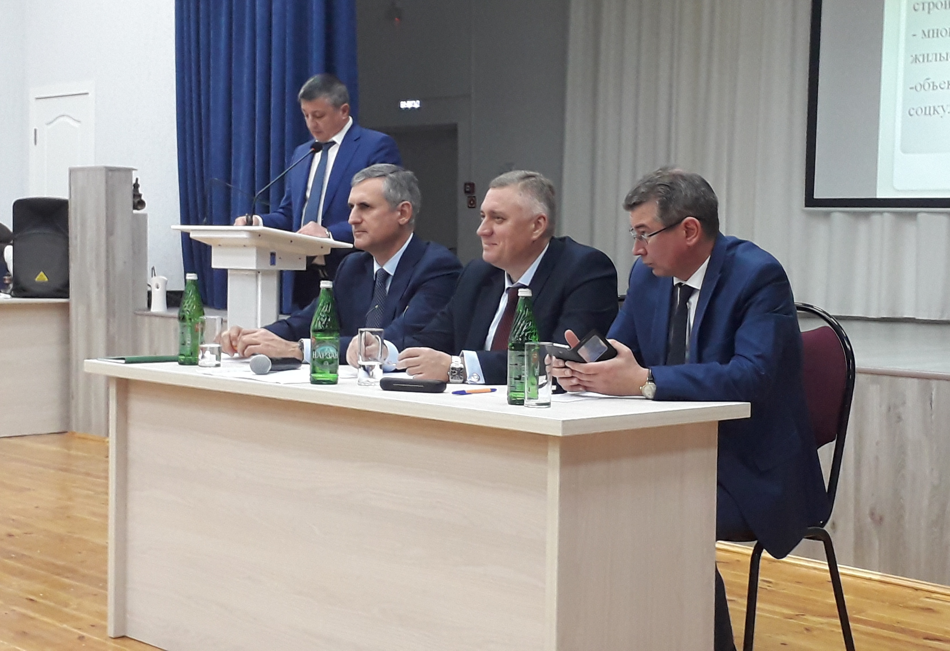 Детский спорт и благоустройство стали основными темами встречи главы Администрации Батайска и жителей города