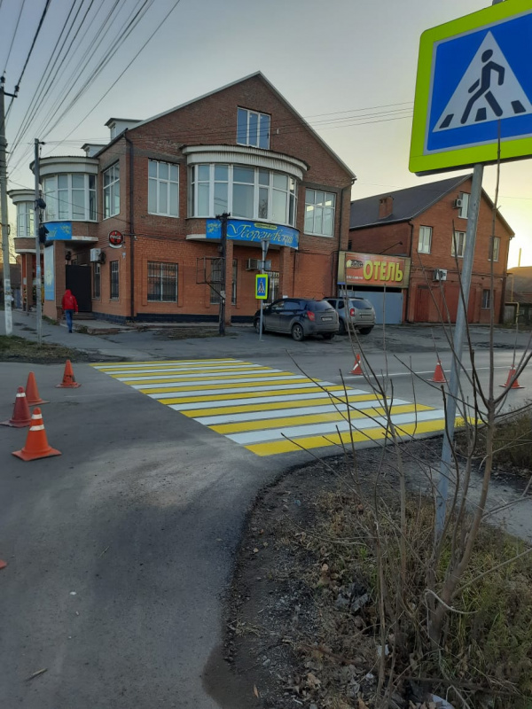 В Батайске продолжается выполнение работ по нанесению дорожной разметки 