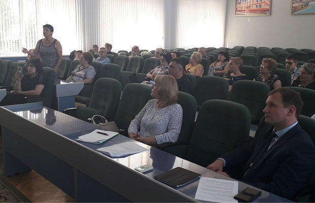 В Администрации Батайска с жителями обсудили тему городского мусора и его уборки 