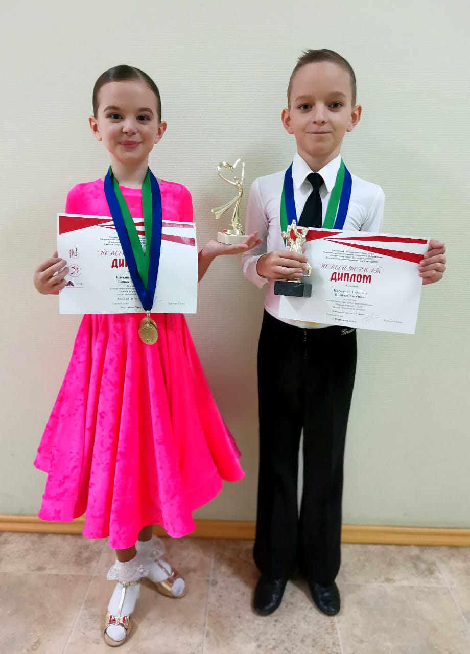 Батайчане одержали победу в турнирах по спортивным бальным танцам