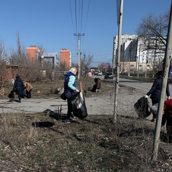 В Батайске ликвидируют стихийные свалки мусора