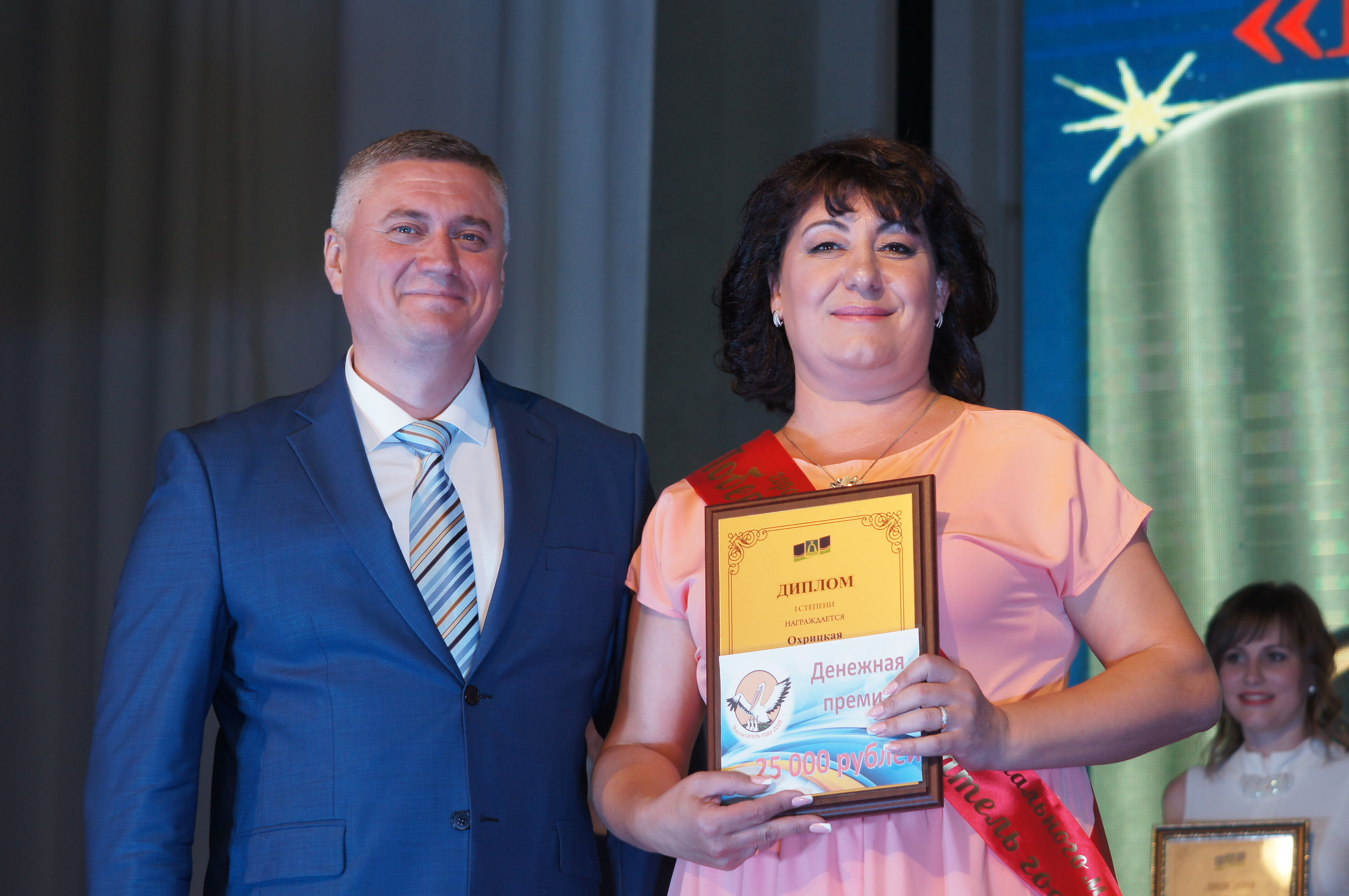 Глава Администрации Батайска вручил гранты лучшим воспитателям детских садов