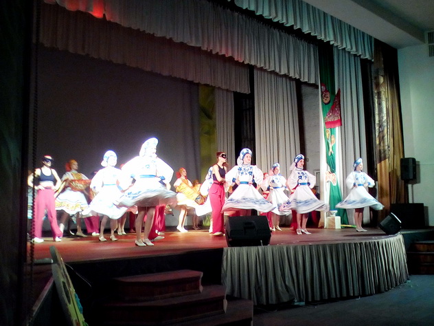 Геннадий Павлятенко поздравил с профессиональным праздником работников культуры Батайска