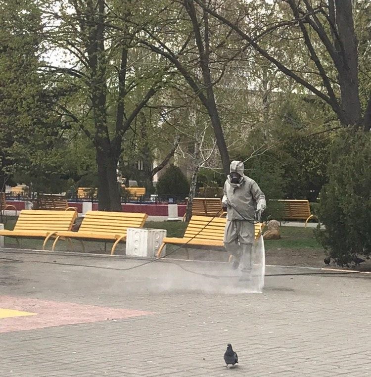 Продолжается ежедневная обработка улиц и общественных пространств в городе Батайске