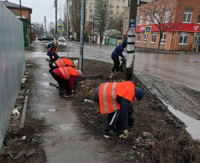 Более 50 кубометров мусора вывезено с территорий города в рамках месячника чистоты
