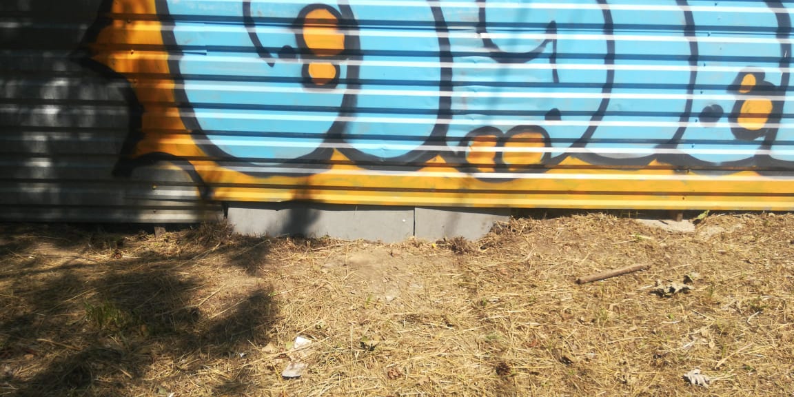 Работы по предотвращению доступа несовершеннолетних граждан на территорию строительного объекта провели в Батайске