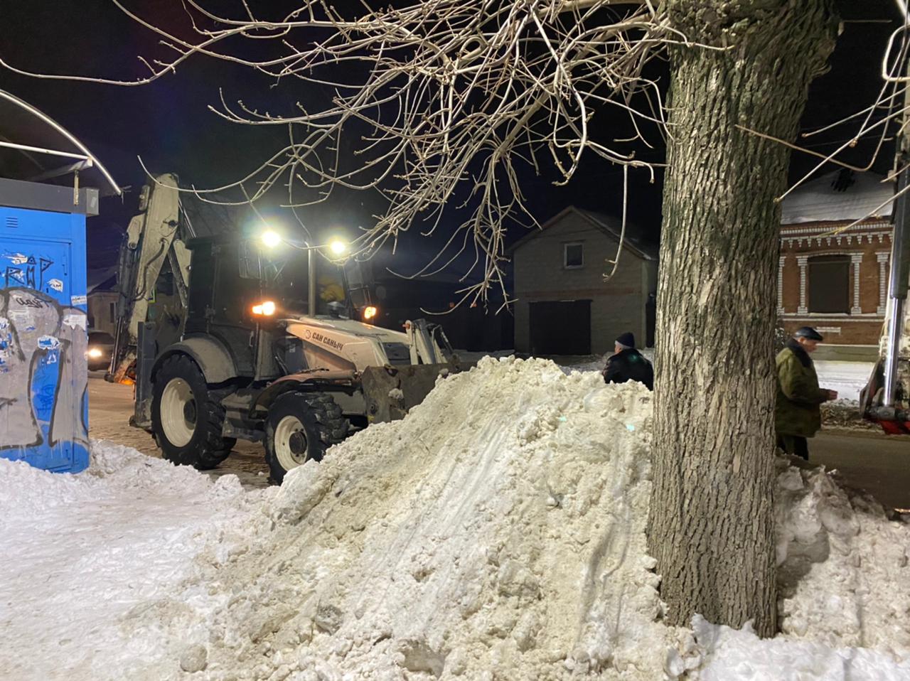Более 200 тонн снега вывезено с улиц города минувшей ночью