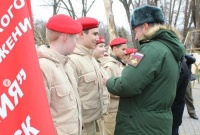 Стрельба из винтовок и солдатская каша: в строю юнармейцев Батайска пополнение