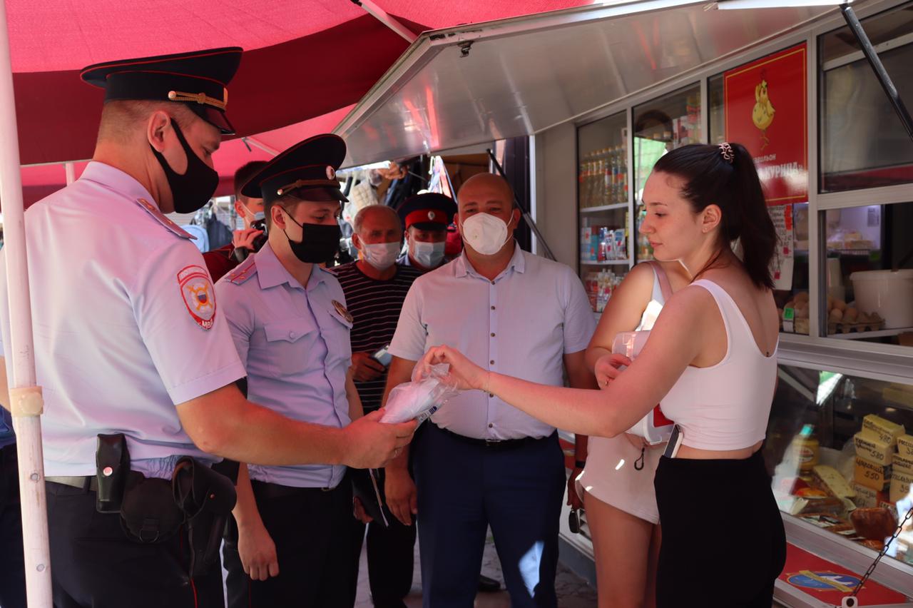 В Батайске усилены меры по профилактике коронавирусной инфекции в общественных местах и транспорте.