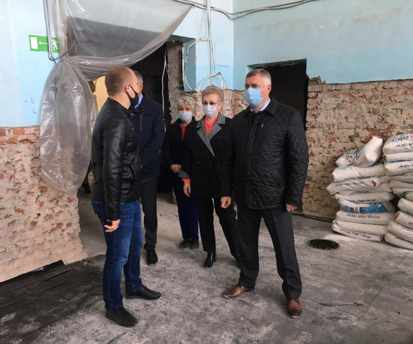 Геннадий Павлятенко проверил ход капитального ремонта школы №9