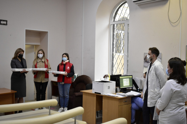 Всероссийская акция «Маленькие радости для врачей» проходит на Дону
