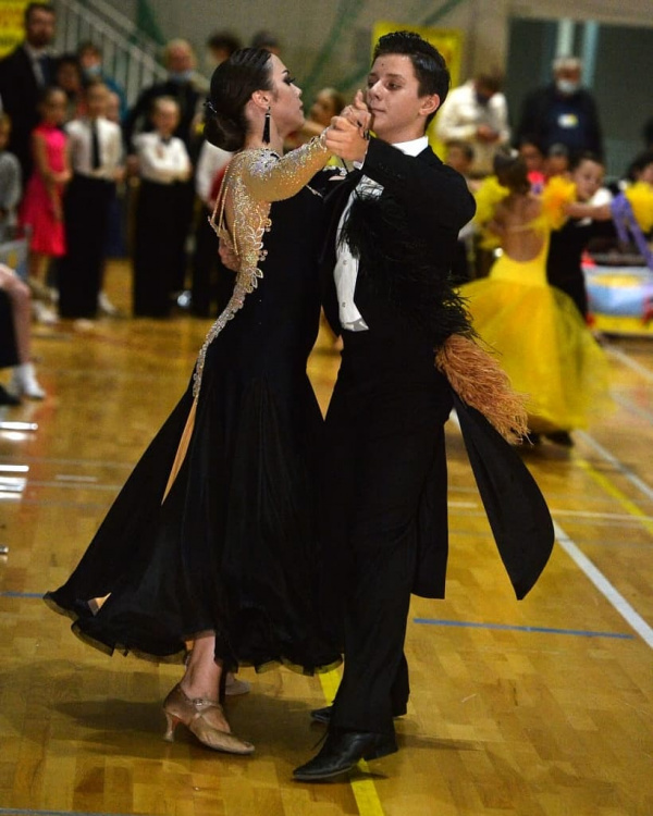 Батайские школьники одержали победу в турнире по спортивным бальным танцам