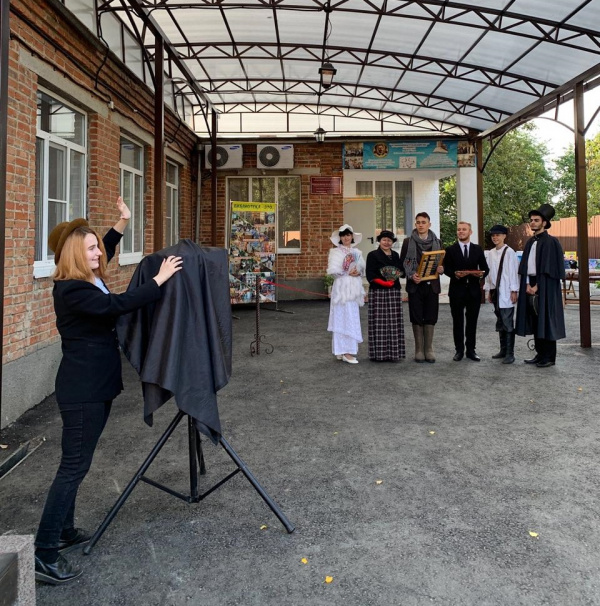 В Батайске открыли общественное пространство «Книжный дворик»