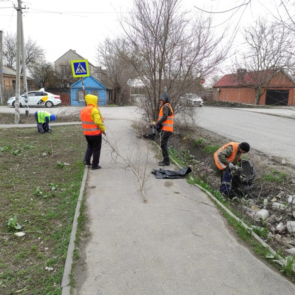 В Батайске ликвидируют стихийные свалки мусора