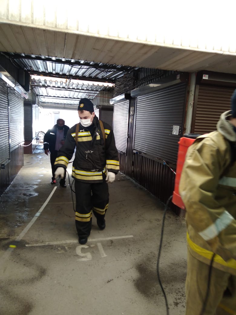 Продолжается ежедневная обработка улиц и общественных пространств в городе Батайске.