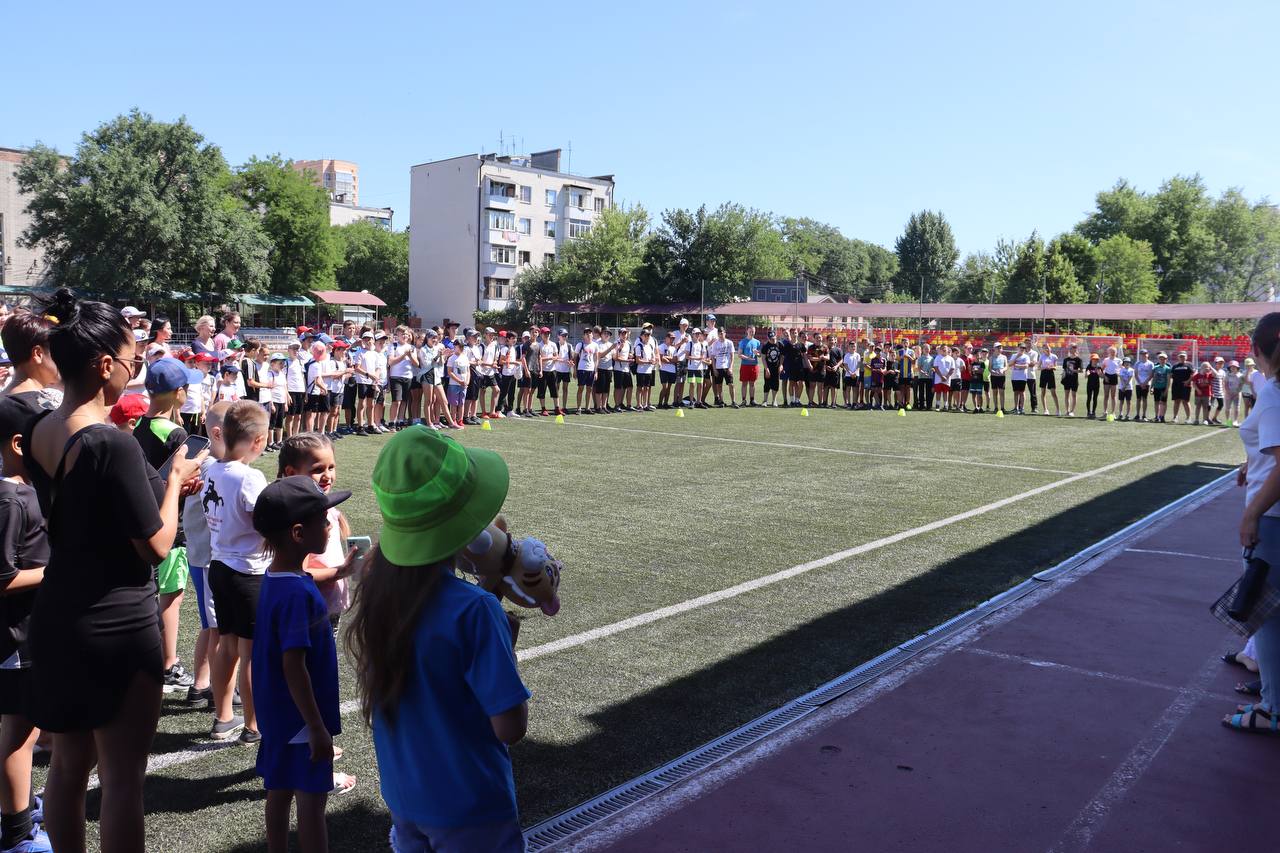 В Батайске в преддверии Дня России, в рамках акции «ZаНаших», прошёл фестиваль сдачи нормативов ГТО