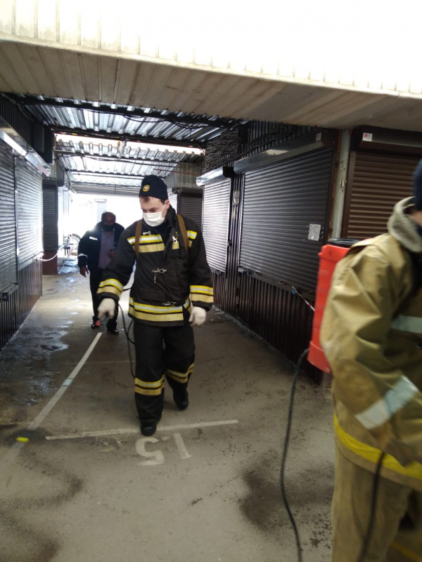 Продолжается ежедневная обработка улиц и общественных пространств в городе Батайске.