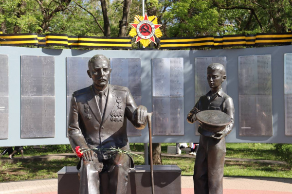 Геннадий Павлятенко поздравил батайчан с Днем Победы