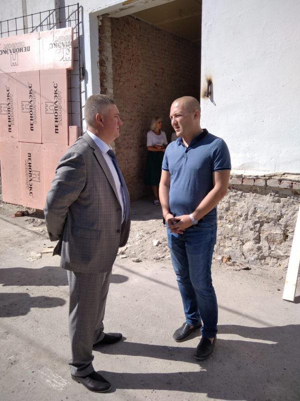 Глава Администрации проверил ход и качество работ по капитальному ремонту учреждений образования
