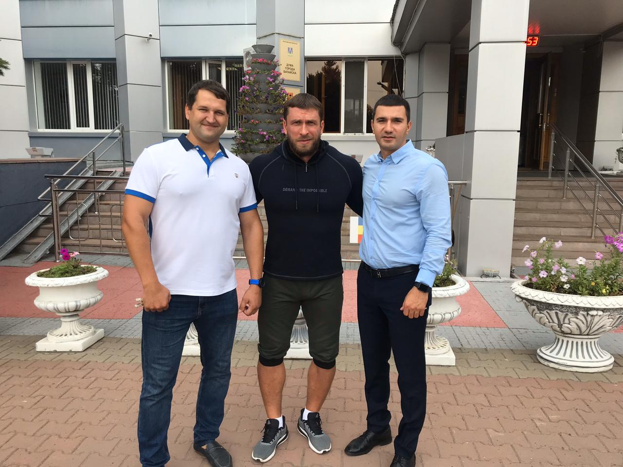 Призёр Олимпийских игр Дмитрий Клоков сделал подарок батайским тяжелоатлетам 