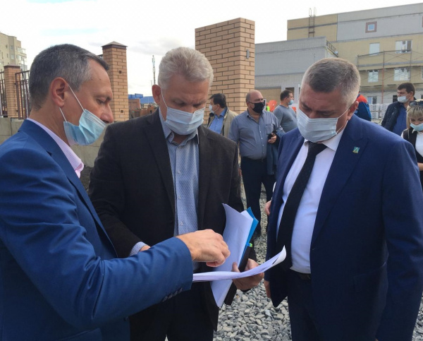 В Батайске проверили ход строительства детского сада в Северном массиве