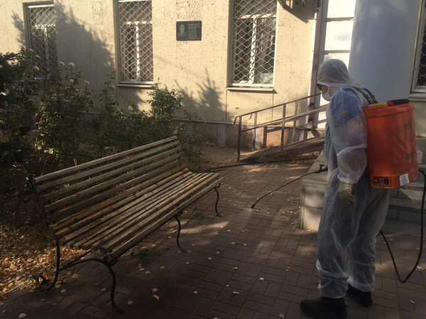 В Батайске проводится дезинфекция общественных пространств
