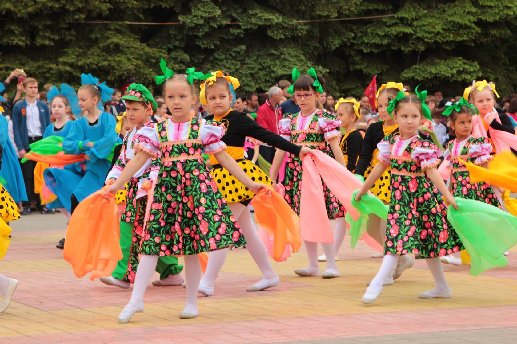 Ко Дню защиты детей для юных батайчан и их родителей подготовили праздничную программу