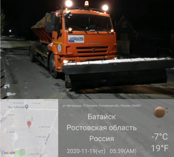 В ночные и утренние часы спецтехника продолжила обработку дорог