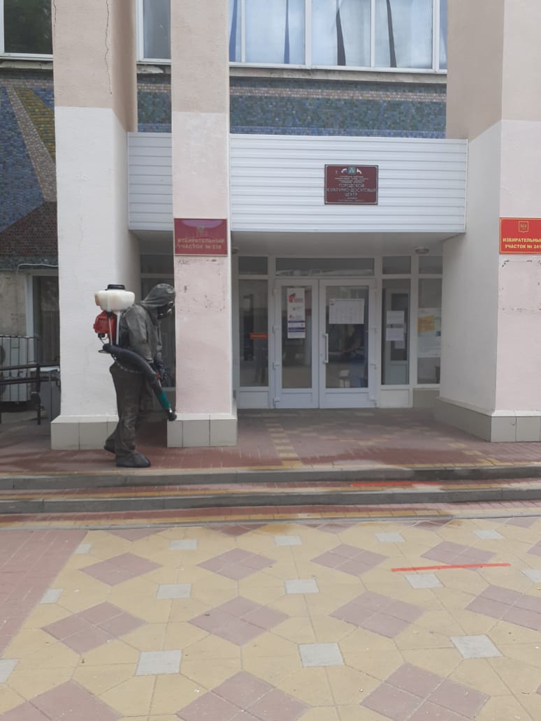 В Батайске продолжается дезинфекция городских территорий