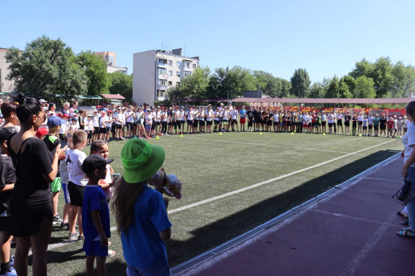 В Батайске в преддверии Дня России, в рамках акции «ZаНаших», прошёл фестиваль сдачи нормативов ГТО