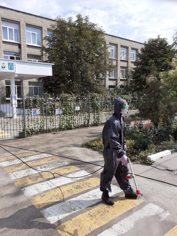 В Батайске продолжается дезинфекция общественных пространств