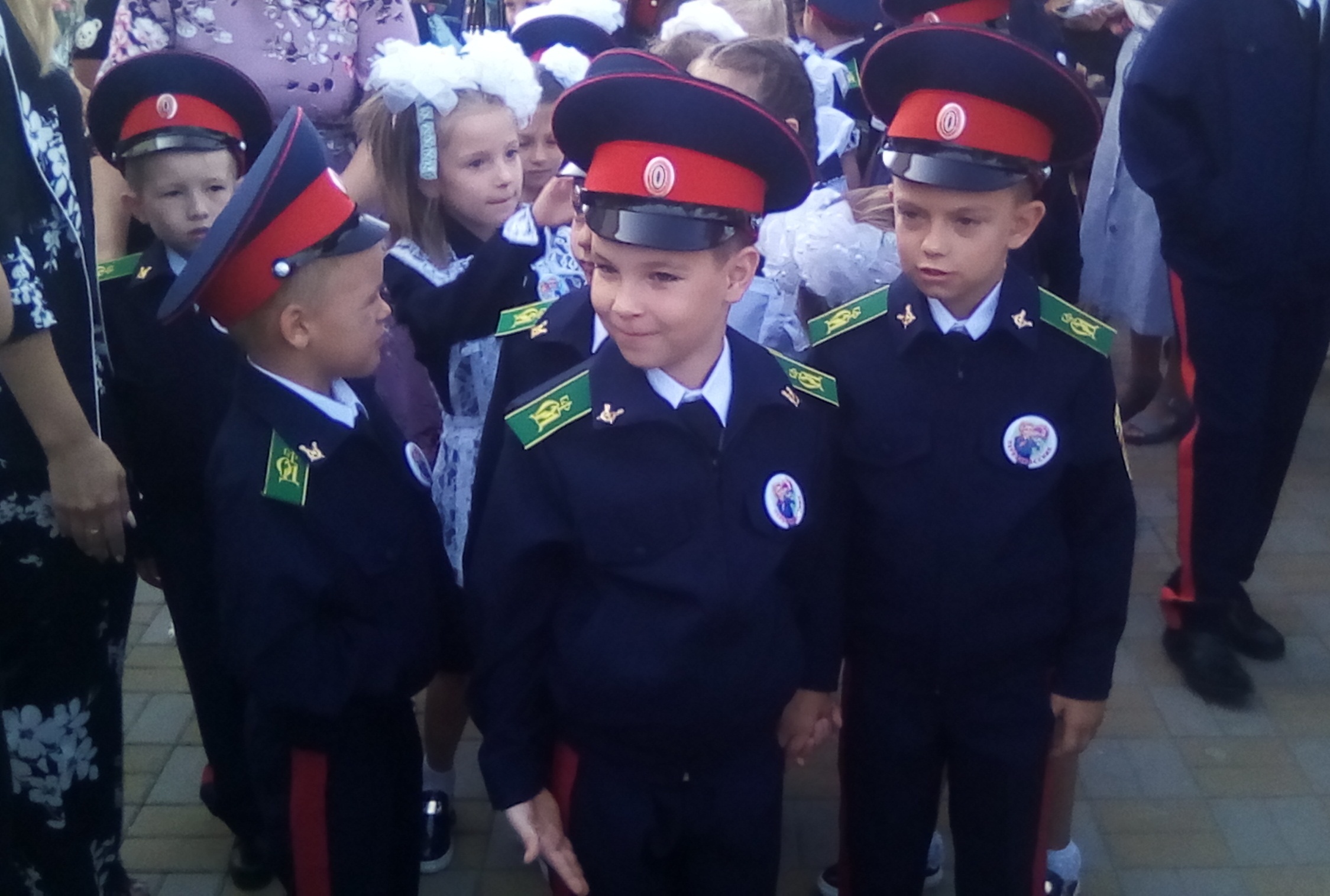 В школах Батайска прозвучал первый звонок