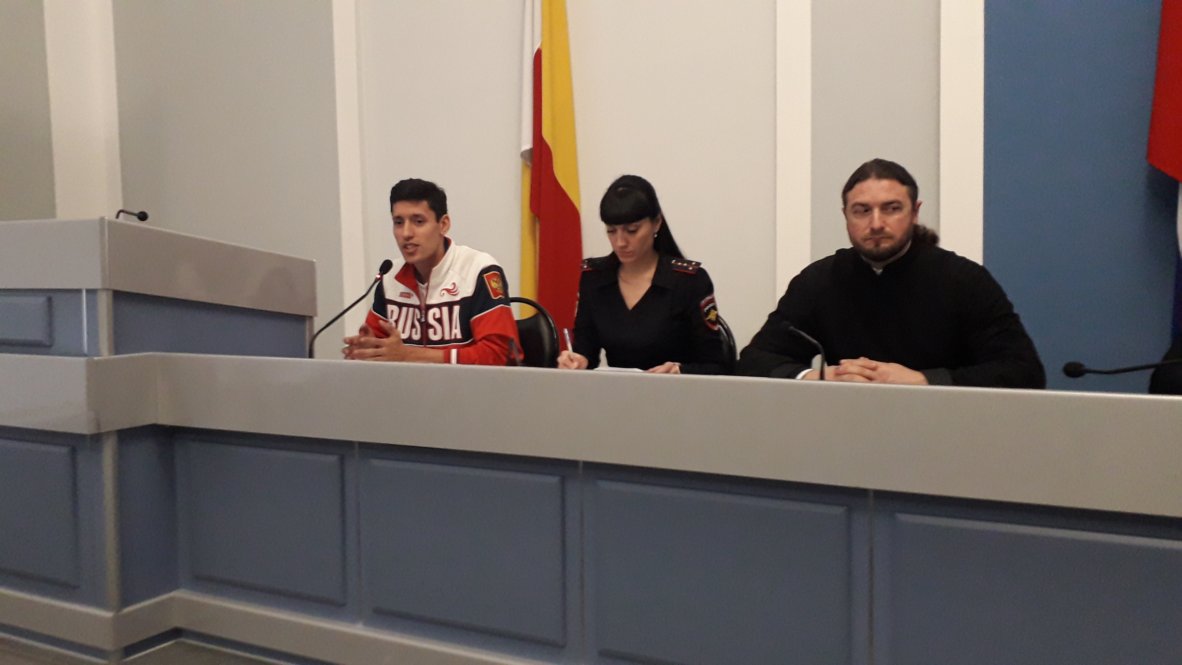 Двукратный олимпийский призёр Алексей Денисенко призвал молодежь Батайска к здоровому образу жизни