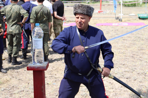 В Батайске состоялись межрегиональные соревнования по рубке шашкой «Казарла»