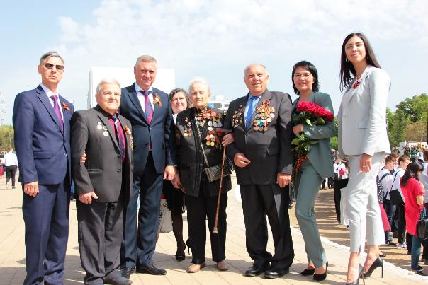 Делегация Администрации Батайска приняла участие в возложении цветов к стеле «Воинам - освободителям Ростова»