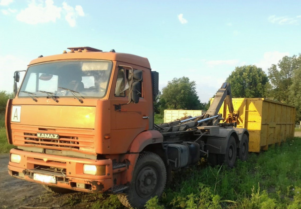 В Батайске продолжается выполнение работ по благоустройству и содержанию городских территорий